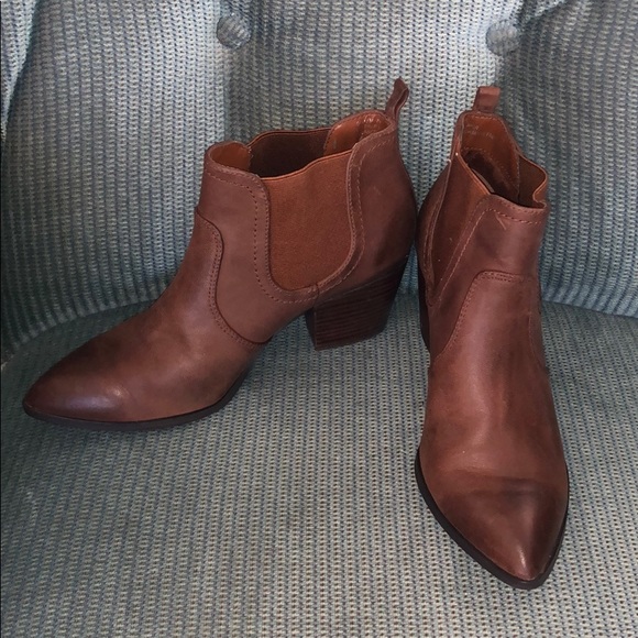 Bella Vita Pointed Booties - Picture 2 of 5